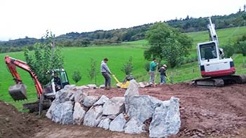 Historie: Der Untergrund wird vorbereitet