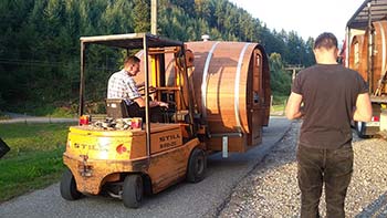 Historie: Die Fässer werden geliefert